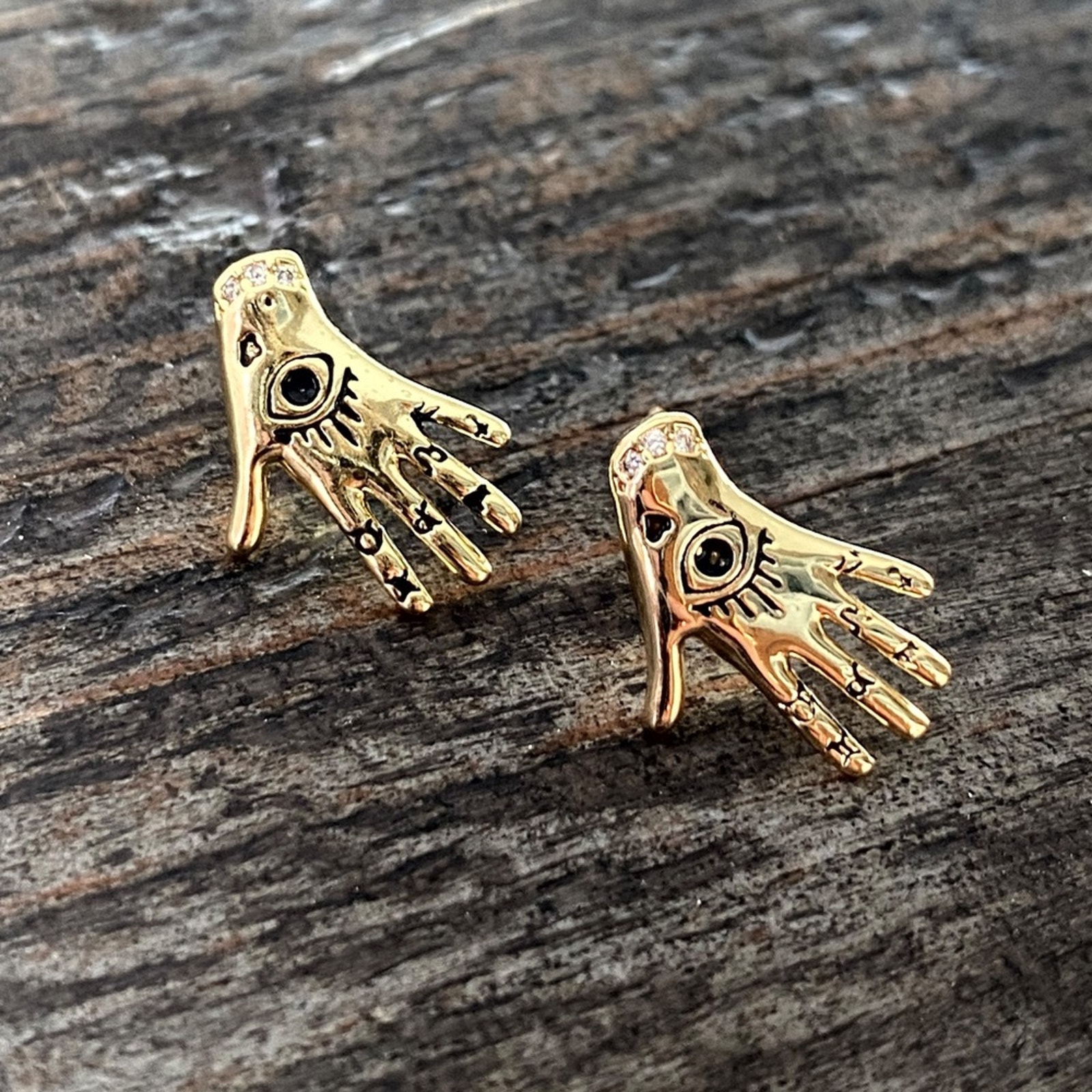 New Closer To The Heart Hand Earrings 35$